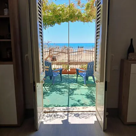 Terrazza A Mare Apartment *
